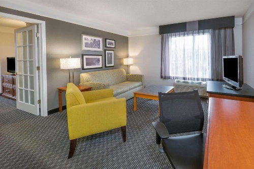La Quinta Inn & Suites by Wyndham San Antonio Riverwalk image 11