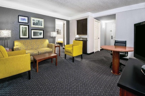 La Quinta Inn & Suites by Wyndham San Antonio Riverwalk image 15
