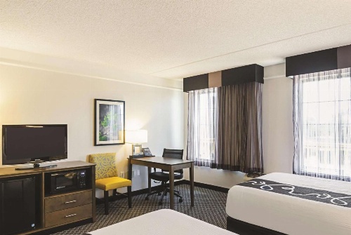 La Quinta Inn & Suites by Wyndham San Antonio Riverwalk image 33