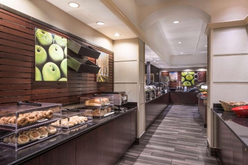 La Quinta Inn & Suites by Wyndham San Antonio Riverwalk image 8
